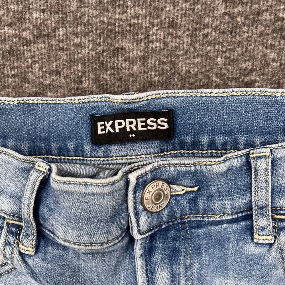Express Women Light Wash 2 Distressed Skinny Jeans High Rise Raw Hem Ripped Knee